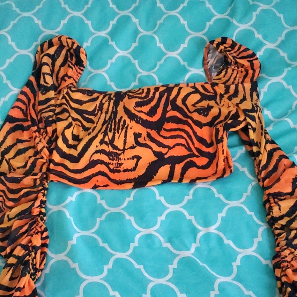 Cute pattern crop top + matching skirt